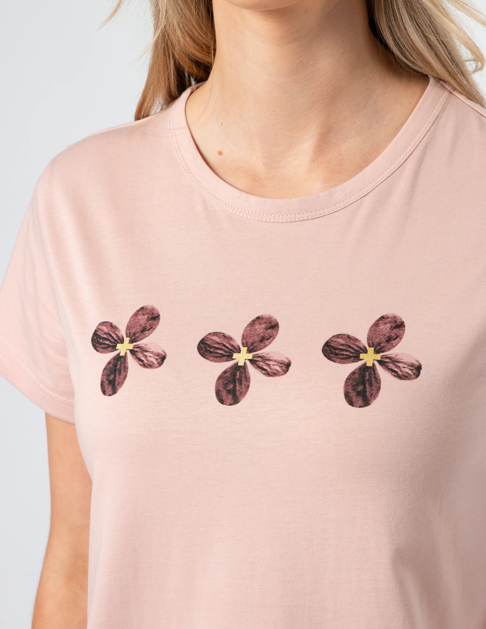 Stella + Gemma T-SHIRT - ANTIQUE ROSE DRIED HYDRANGEAS